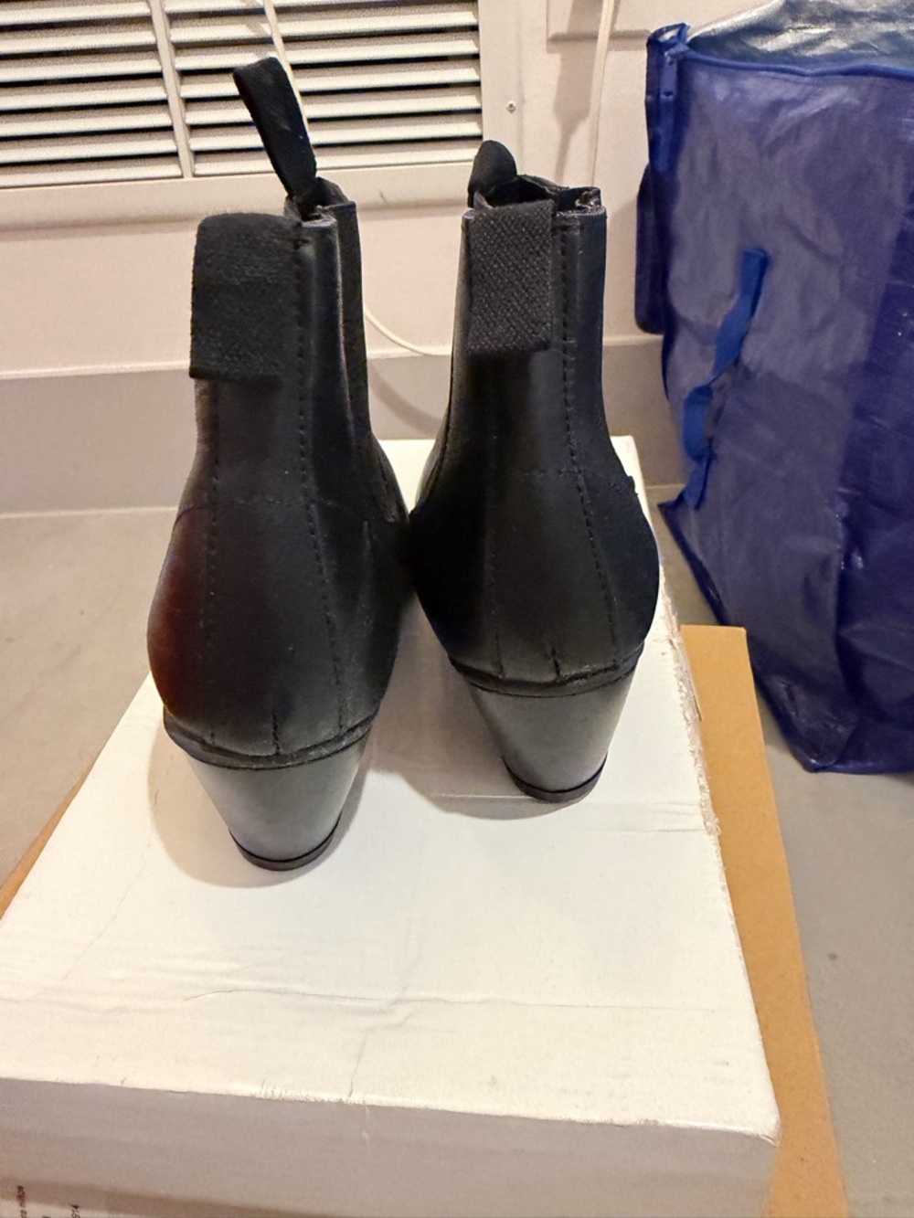Black Women's Chelsea Ankle Boots - Sleek Casual Style - Picture 4 of 8